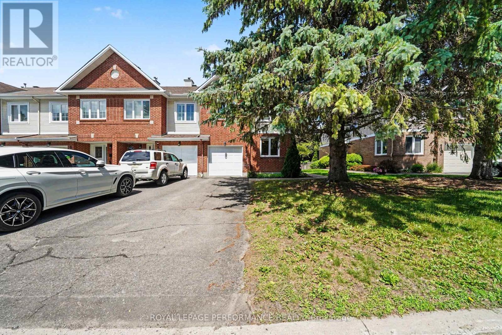 6145 Oak Meadows Drive, Ottawa, Ontario  K1C 7G7 - Photo 2 - X13449094
