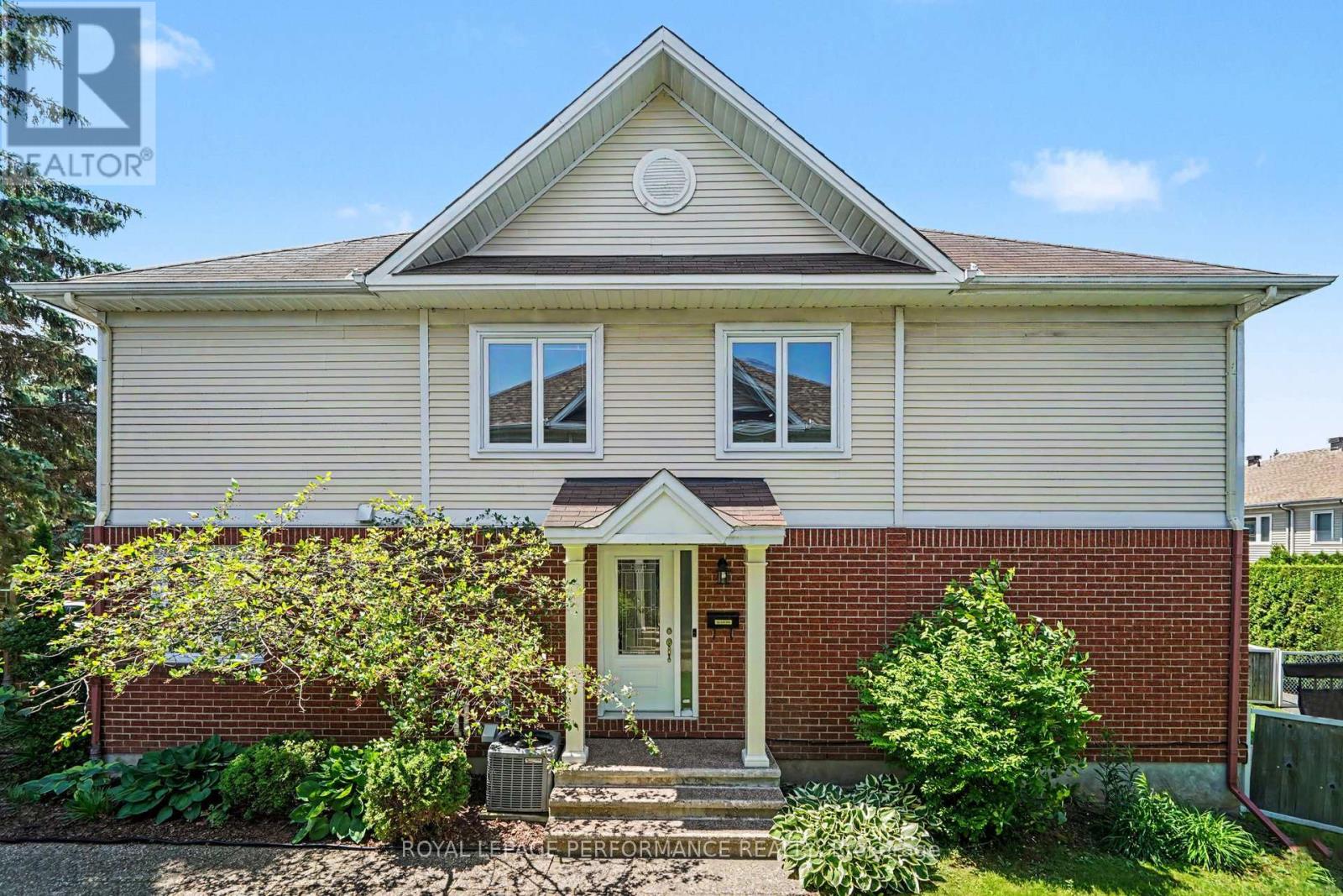 6145 Oak Meadows Drive, Ottawa, Ontario  K1C 7G7 - Photo 3 - X13449094