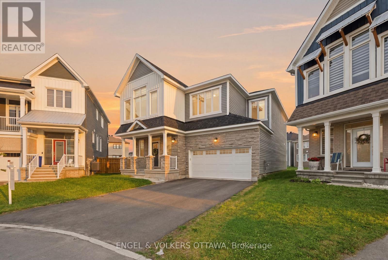 17 PACING WALK, Ottawa, Ontario