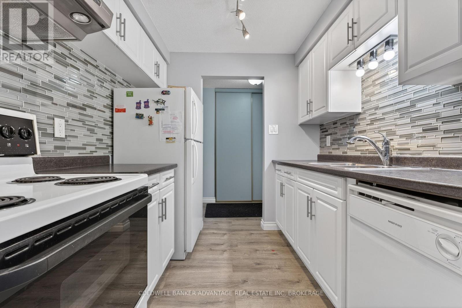 405 - 276 Oakdale Avenue E, St. Catharines, Ontario  L2P 3S5 - Photo 3 - X13449020