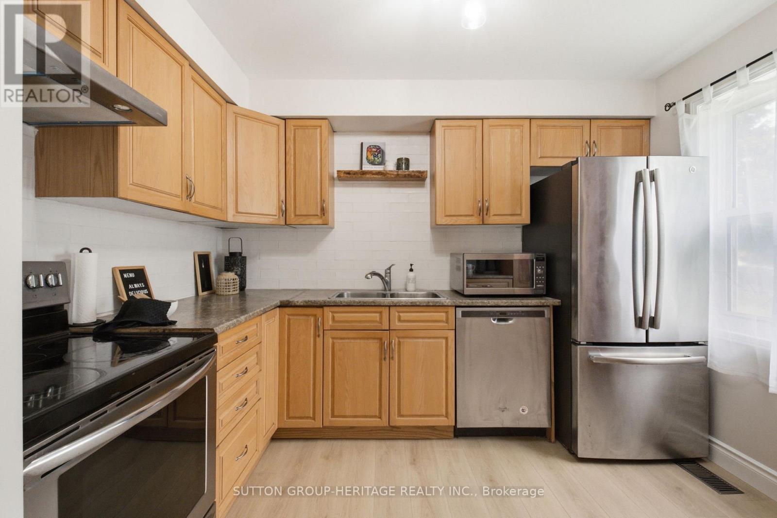 1413 Beaverbrook Court, Oshawa, Ontario  L1J 8L1 - Photo 6 - E13449122
