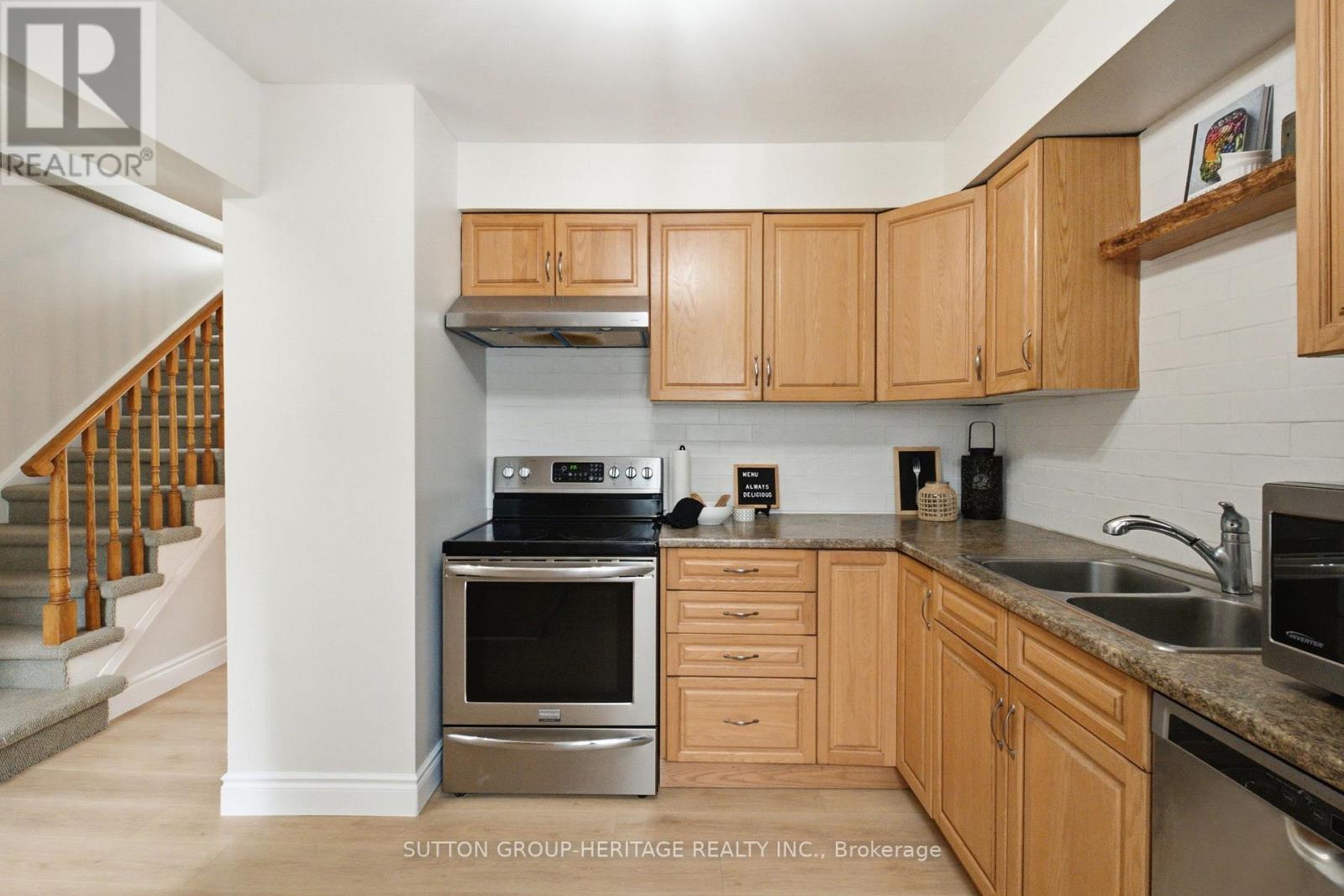 1413 Beaverbrook Court, Oshawa, Ontario  L1J 8L1 - Photo 7 - E13449122