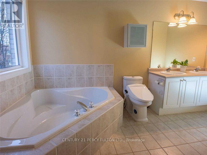 14 Montesano Crescent, Richmond Hill, Ontario L4B 4M9 - Photo 12 - N13449072