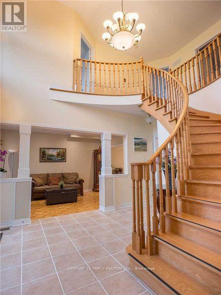 14 Montesano Crescent, Richmond Hill, Ontario L4B 4M9 - Photo 3 - N13449072