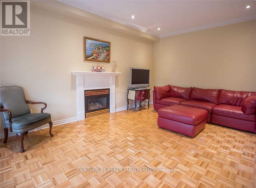 14 Montesano Crescent, Richmond Hill, Ontario L4B 4M9 - Photo 4 - N13449072