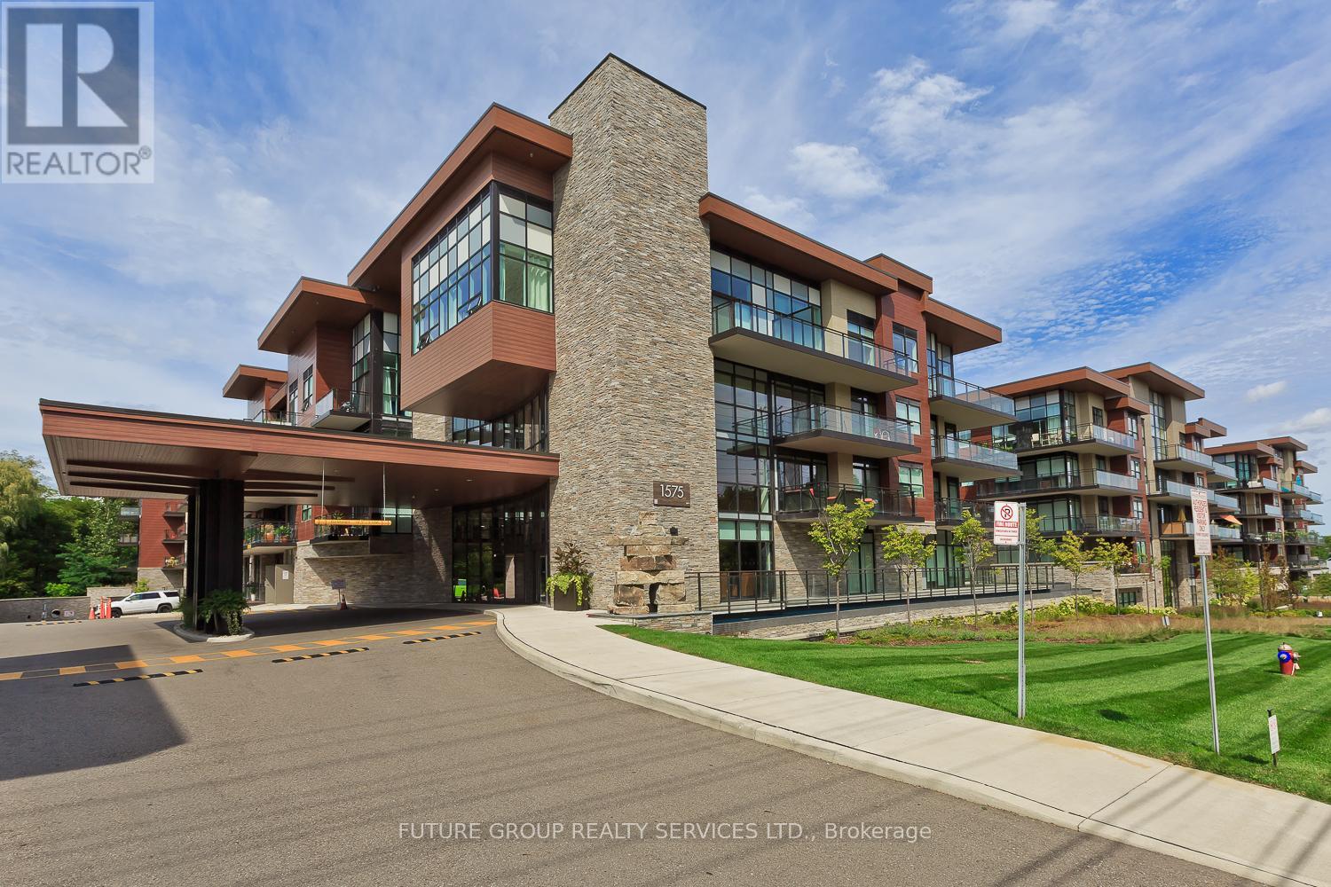 262 - 1575 Lakeshore Road W, Mississauga, Ontario  L5J 0B1 - Photo 1 - W13449004