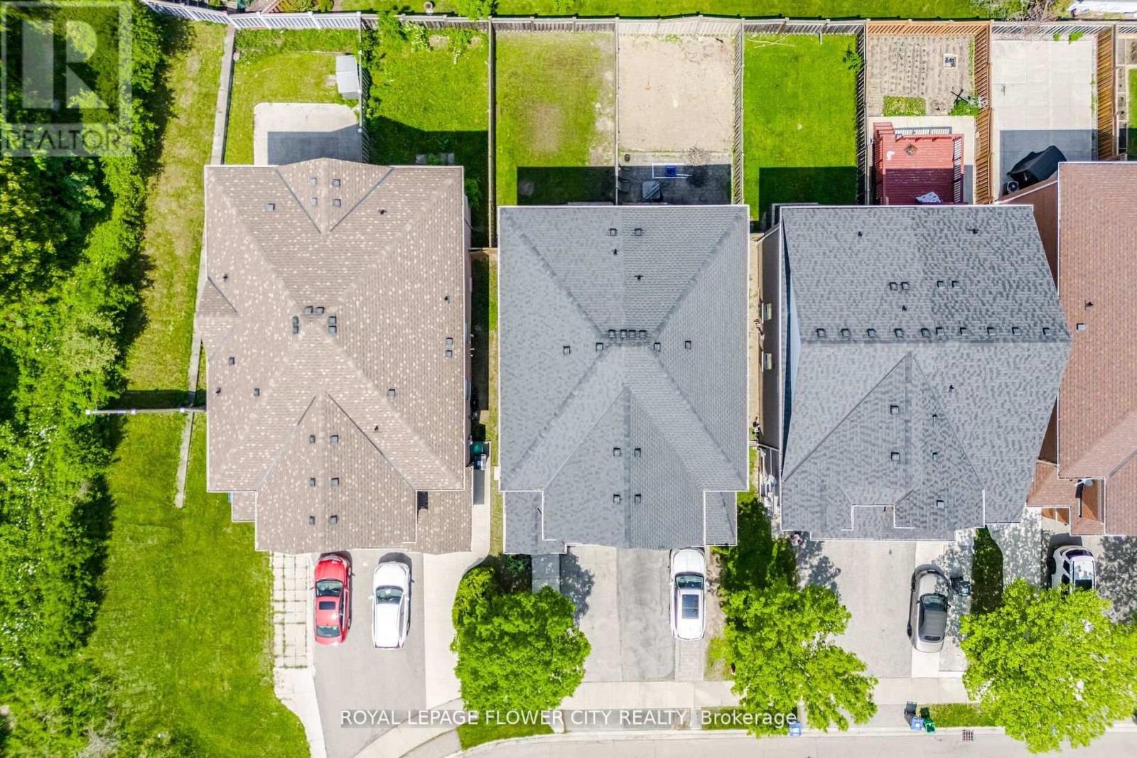 24 Martree Crescent, Brampton, Ontario  L6V 4R3 - Photo 2 - W13449082