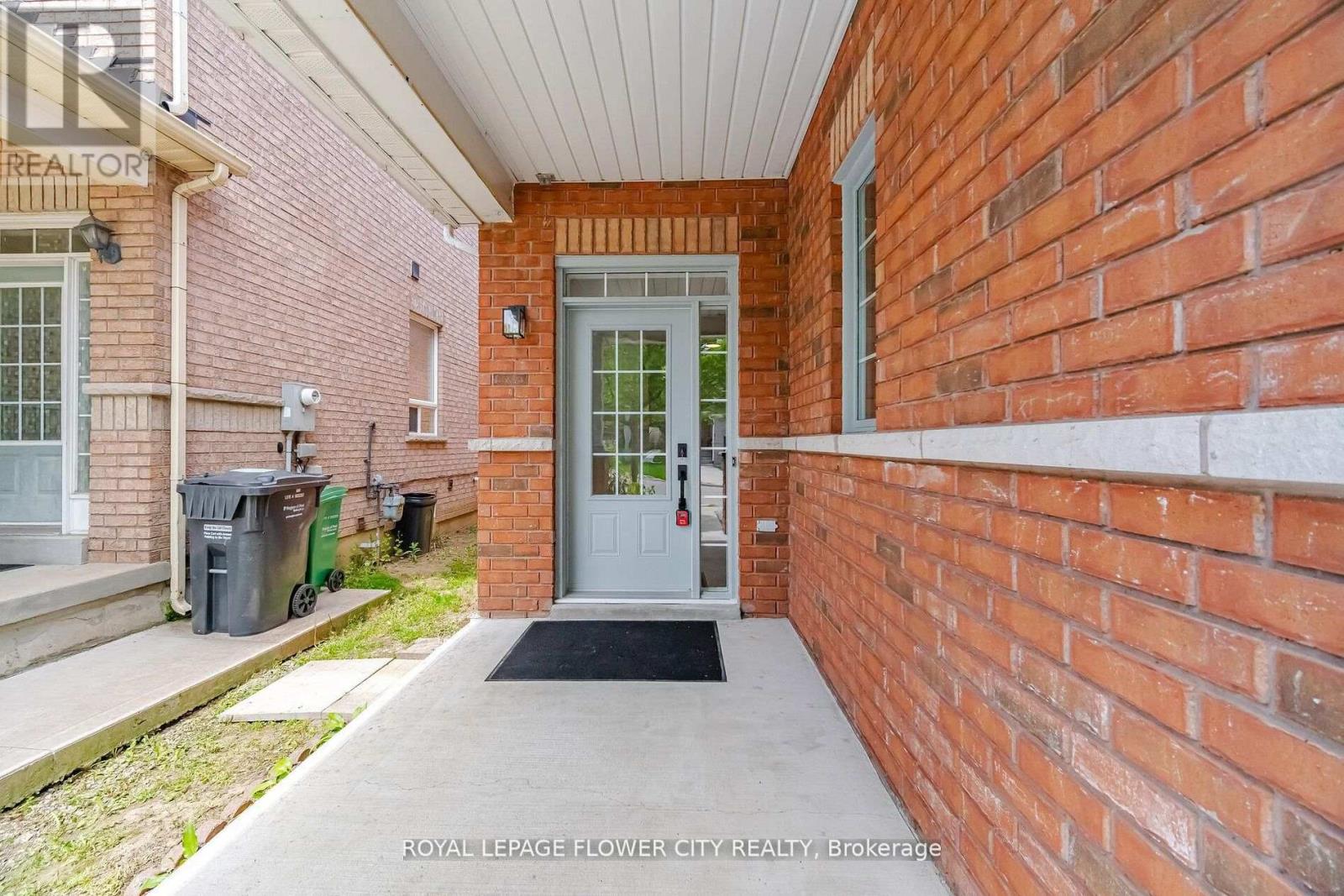24 Martree Crescent, Brampton, Ontario  L6V 4R3 - Photo 4 - W13449082