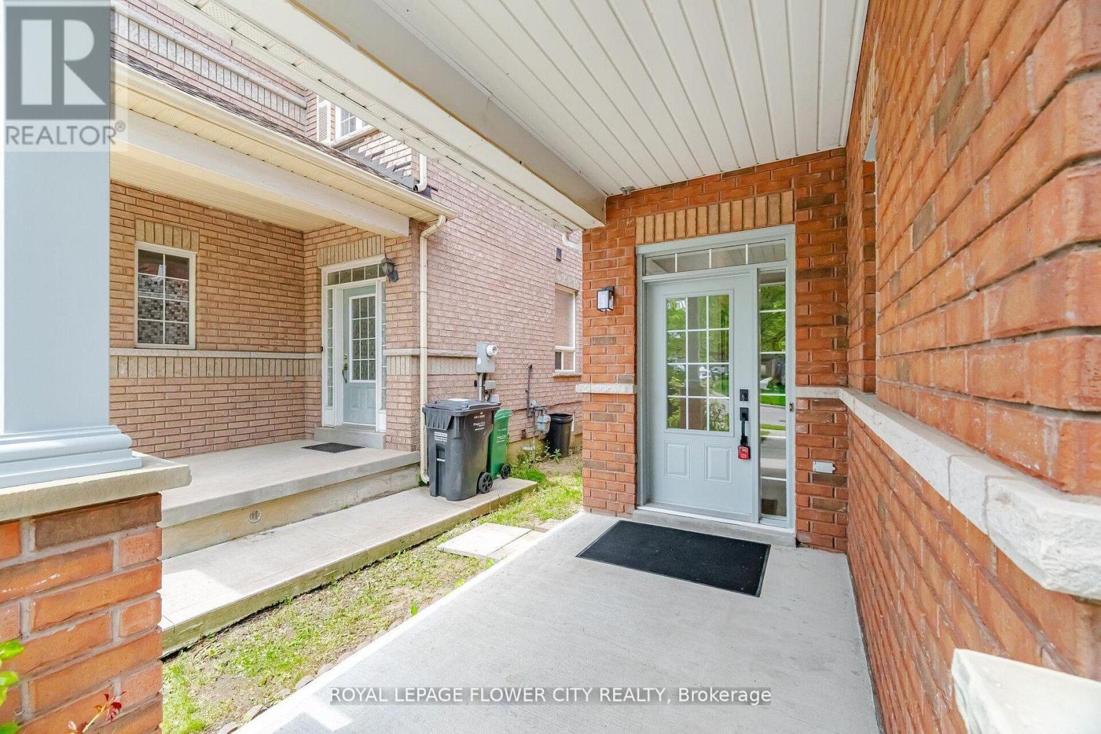 24 Martree Crescent, Brampton, Ontario  L6V 4R3 - Photo 5 - W13449082