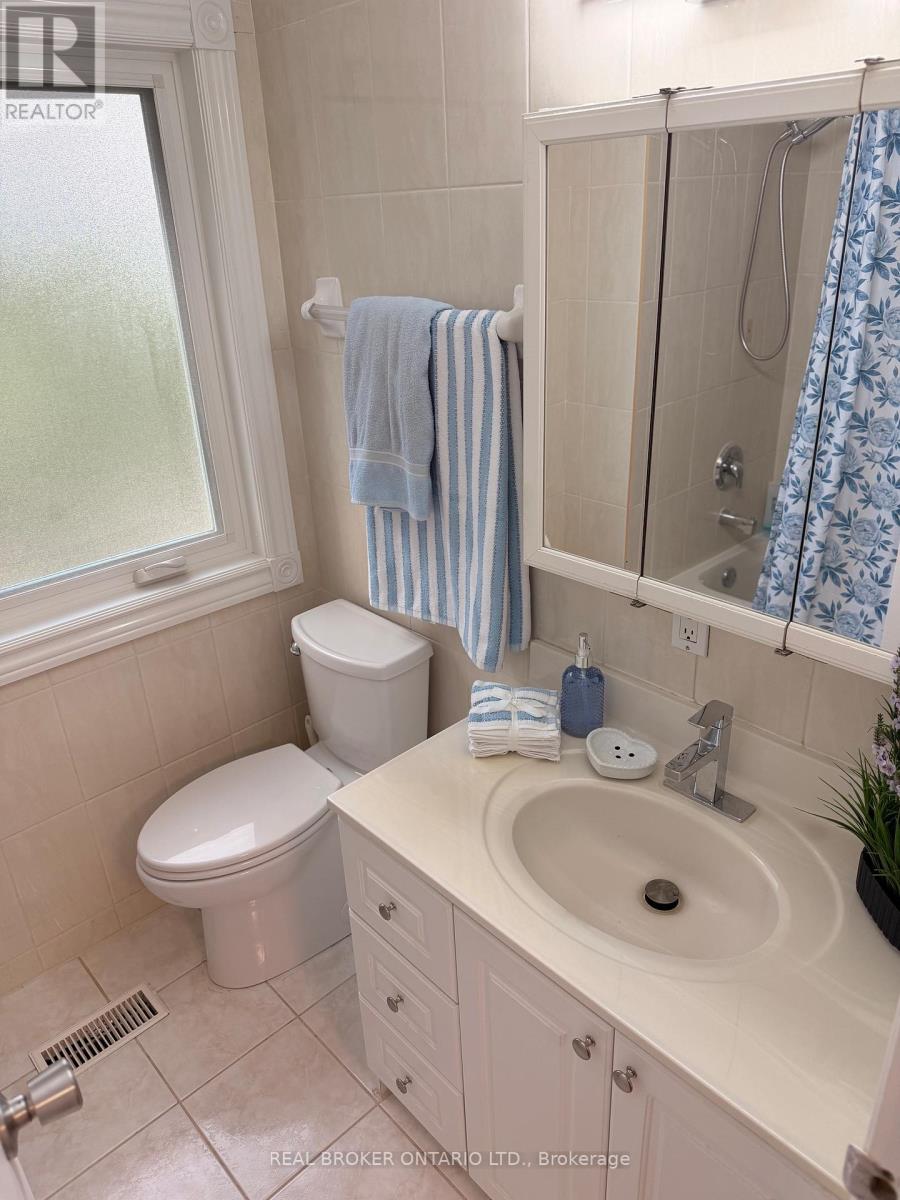 63 Venetian Crescent, Toronto, Ontario  M3N 2L9 - Photo 21 - W13441226