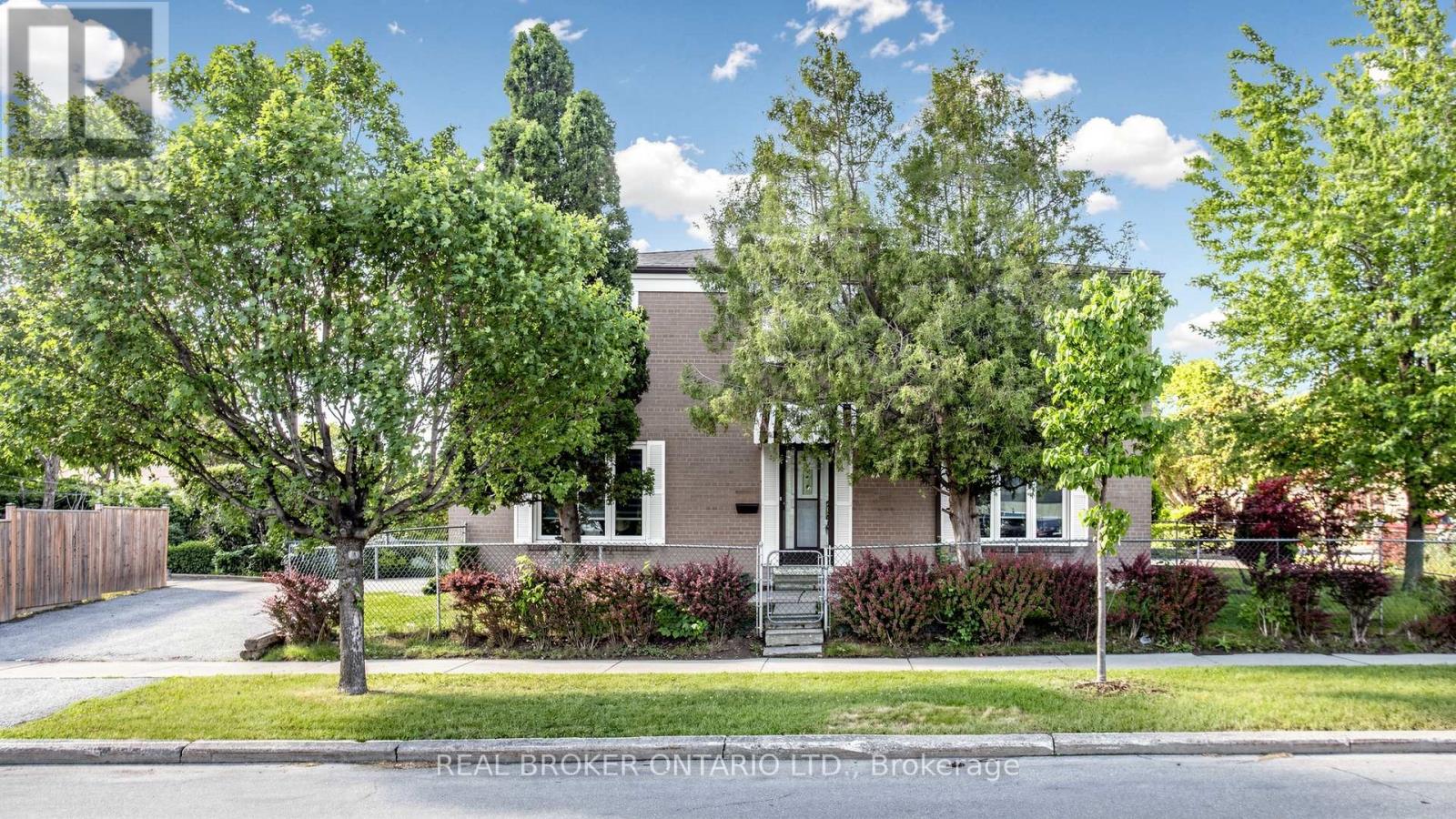 63 Venetian Crescent, Toronto, Ontario  M3N 2L9 - Photo 3 - W13441226