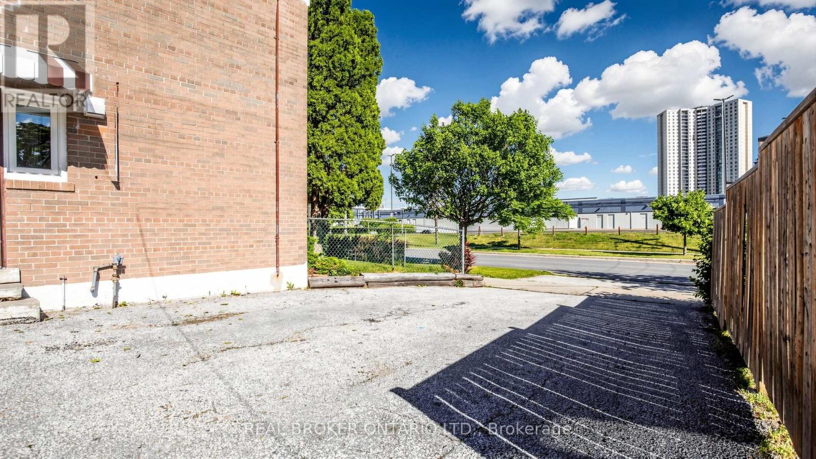 63 Venetian Crescent, Toronto, Ontario  M3N 2L9 - Photo 38 - W13441226