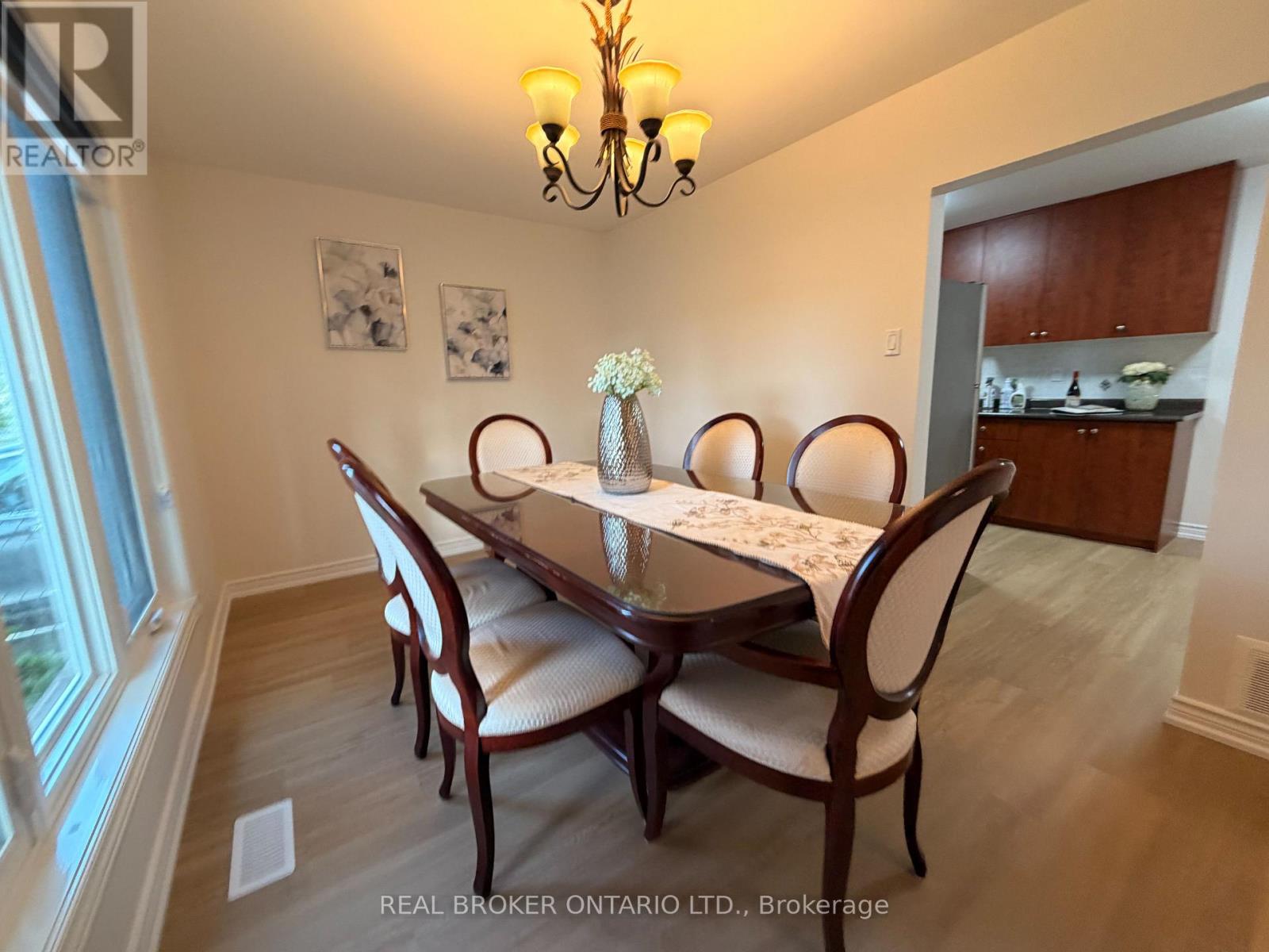 63 Venetian Crescent, Toronto, Ontario  M3N 2L9 - Photo 6 - W13441226