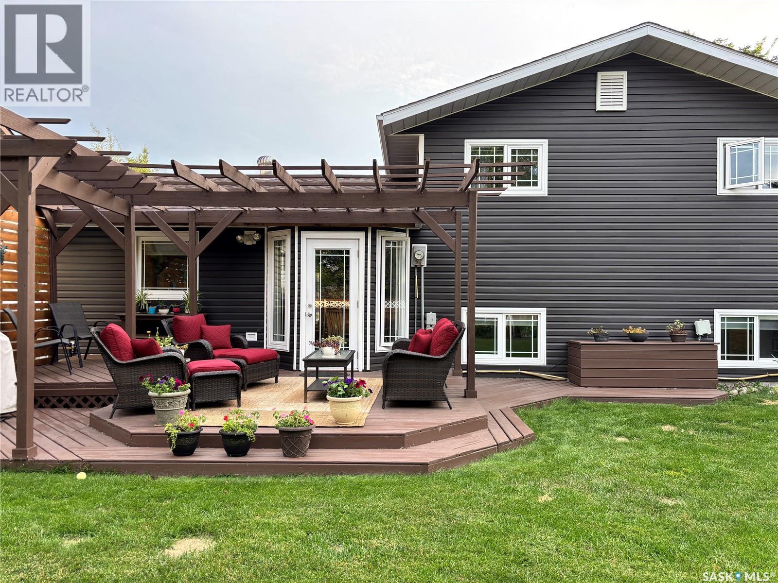 10 Pereverzoff Place, Prince Albert, Saskatchewan  S6X 1A5 - Photo 3 - SK039549