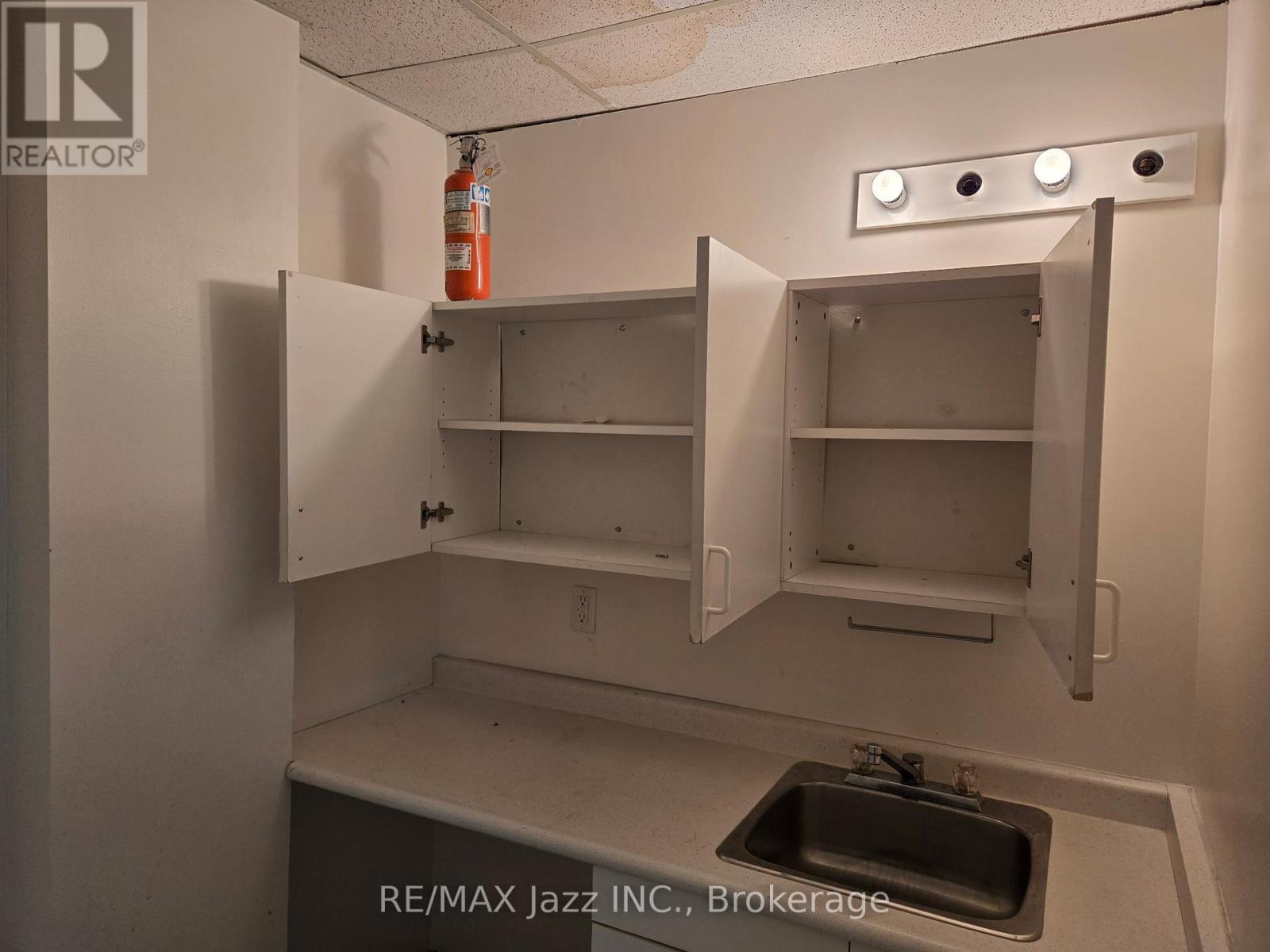 201 - 111 Simcoe Street N, Oshawa, Ontario  L1G 4S4 - Photo 7 - E13448370