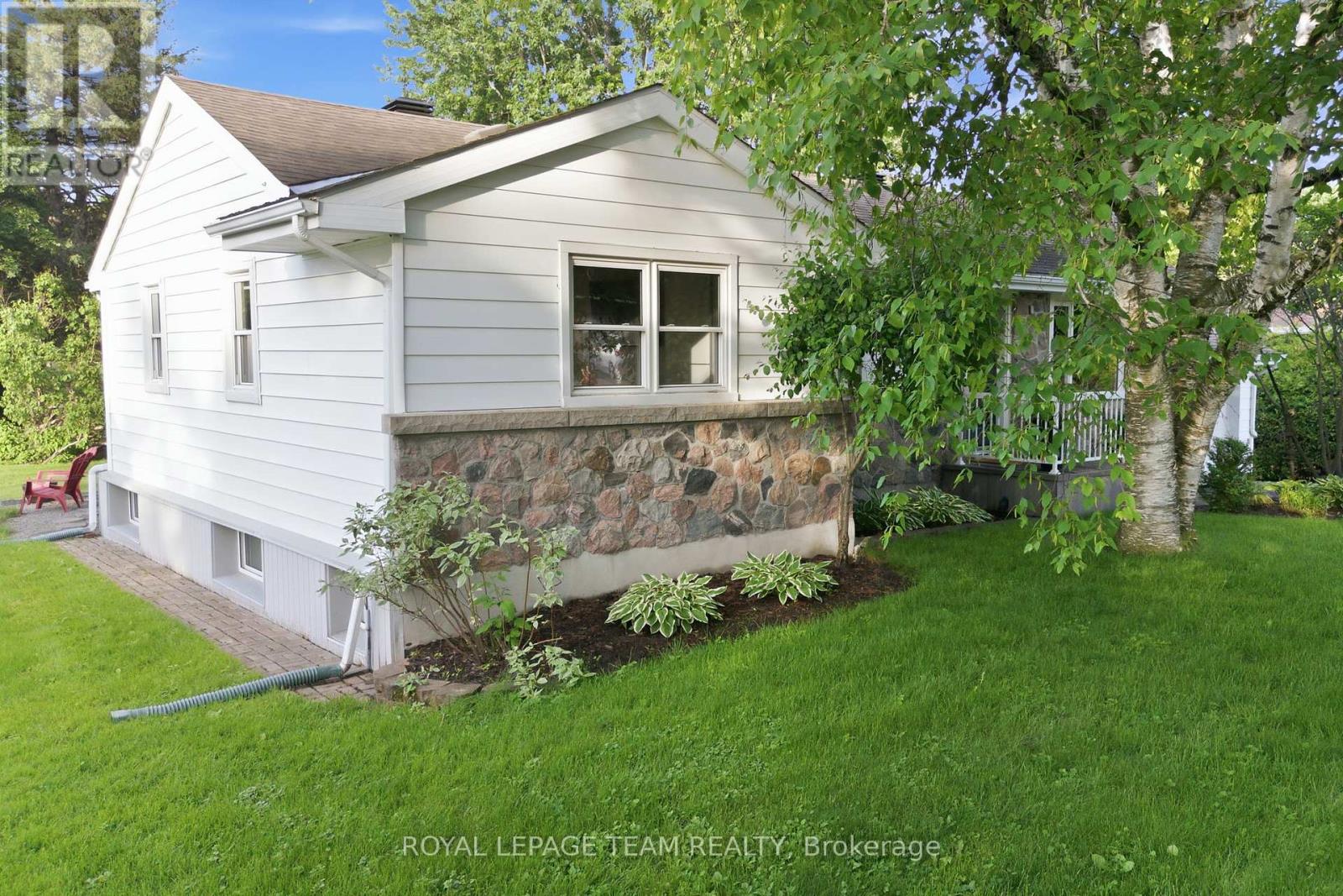 17 Arnold Drive, Ottawa, Ontario K2H 6V6 - Photo 3 - X13449142
