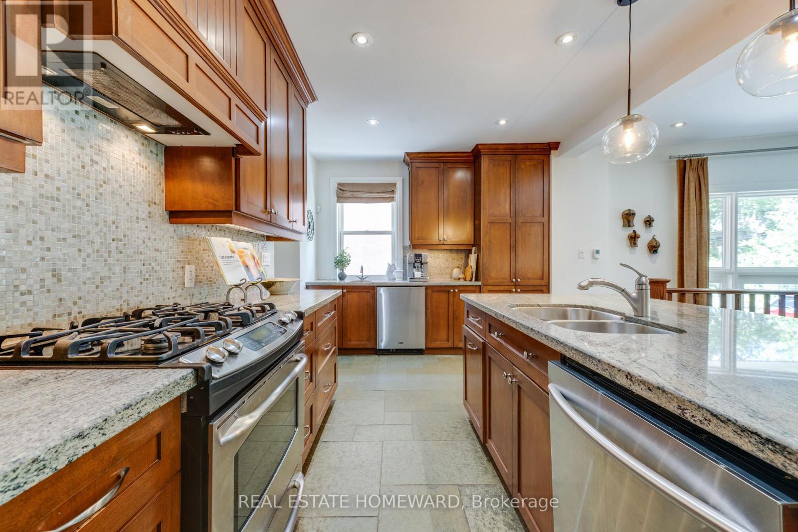 151 Waverley Road, Toronto, Ontario  M4L 3T4 - Photo 21 - E13449184