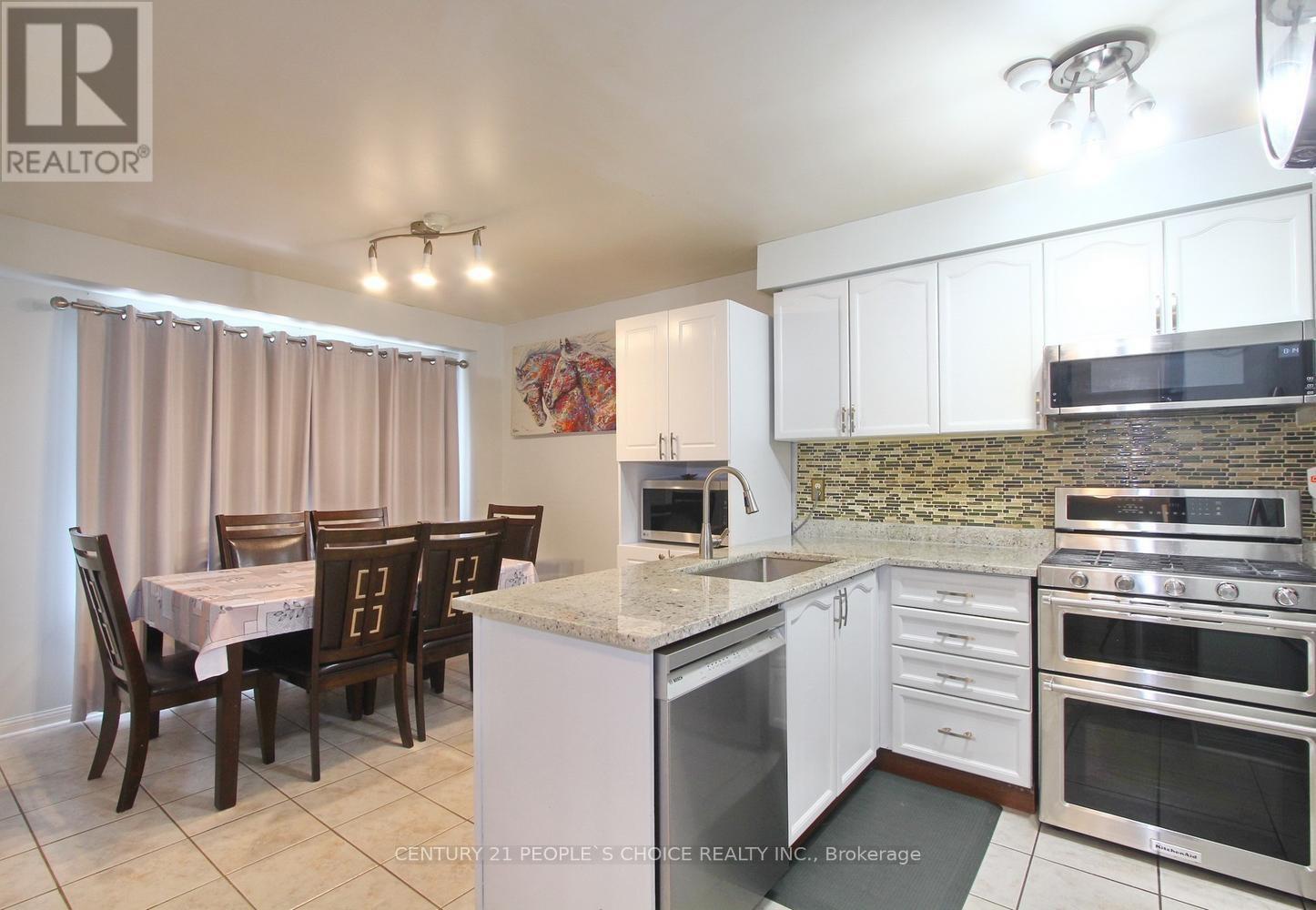 111 Dunlop Court, Brampton, Ontario  L6X 5A6 - Photo 7 - W13449148