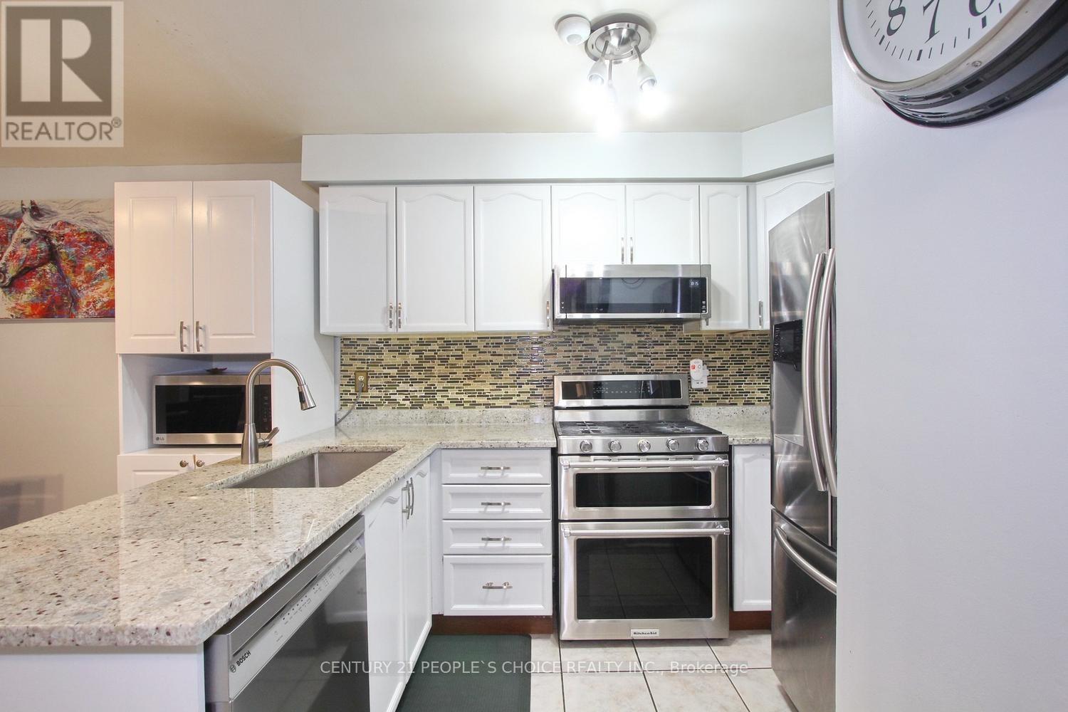 111 Dunlop Court, Brampton, Ontario  L6X 5A6 - Photo 8 - W13449148