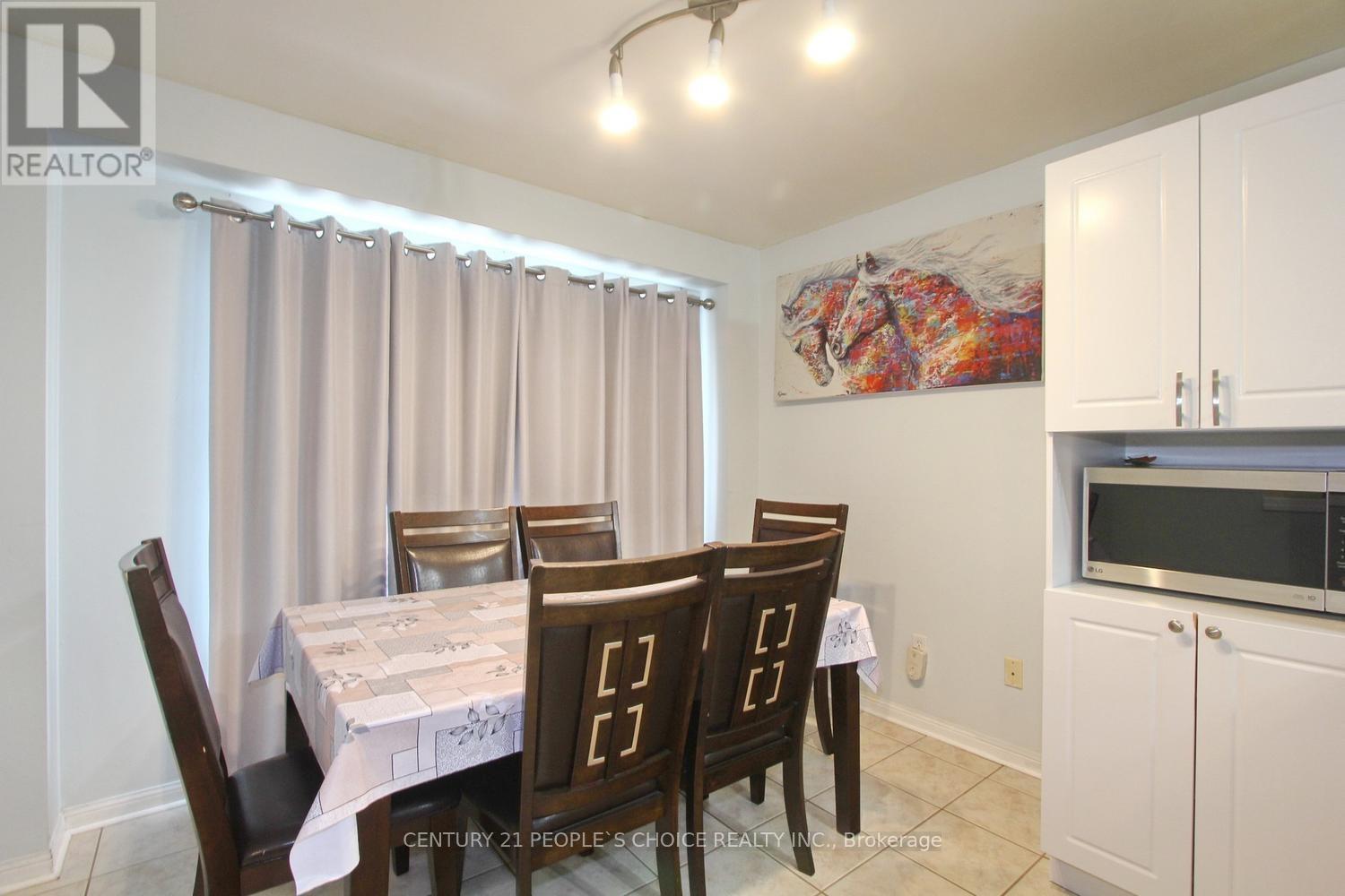 111 Dunlop Court, Brampton, Ontario  L6X 5A6 - Photo 9 - W13449148
