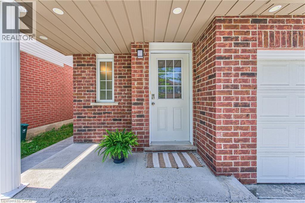 223 Buttercup Court, Waterloo, Ontario  N2V 2W8 - Photo 4 - 40839737