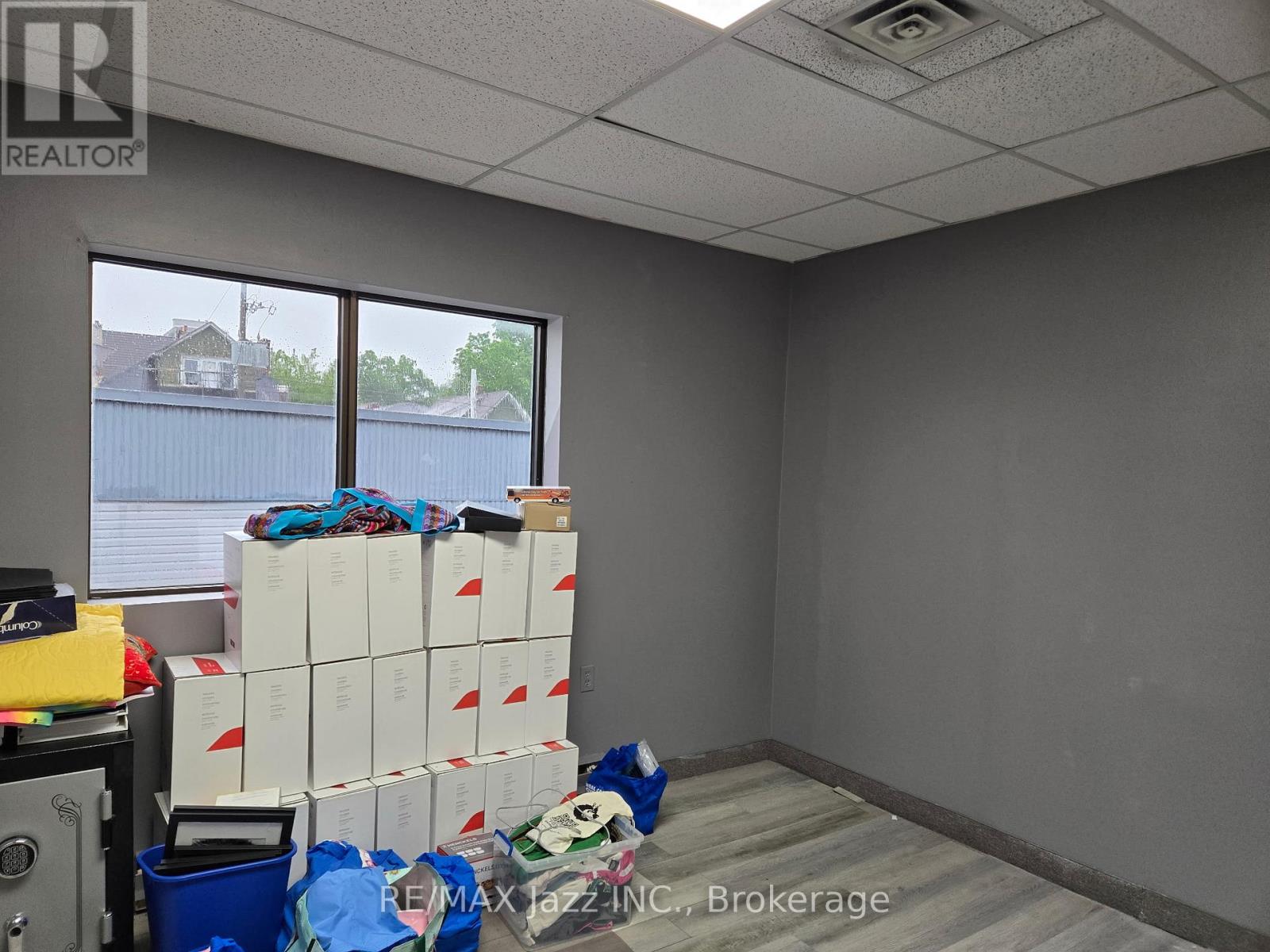 204b - 111 Simcoe Street N, Oshawa, Ontario  L1G 4S4 - Photo 2 - E13449236