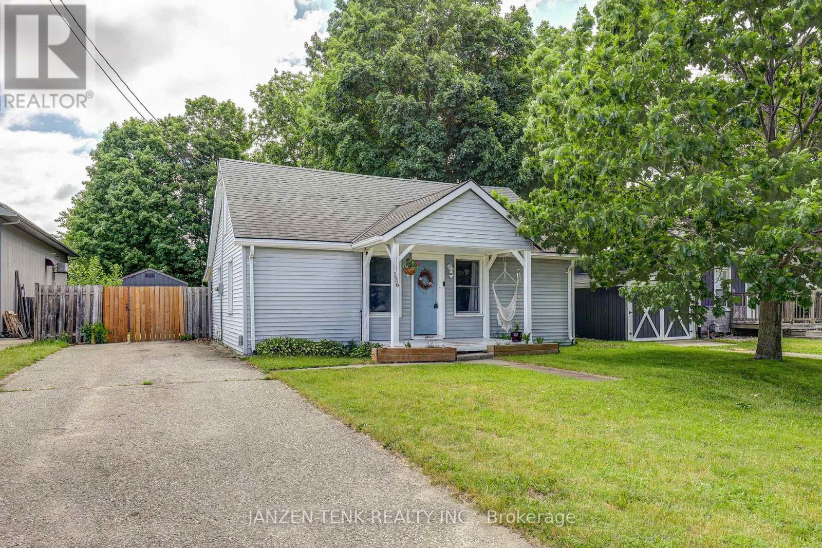 136 KING STREET, Tillsonburg, Ontario