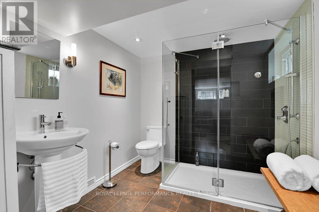 943 Arkell Street, Ottawa, Ontario  K2B 5R2 - Photo 25 - X13449194