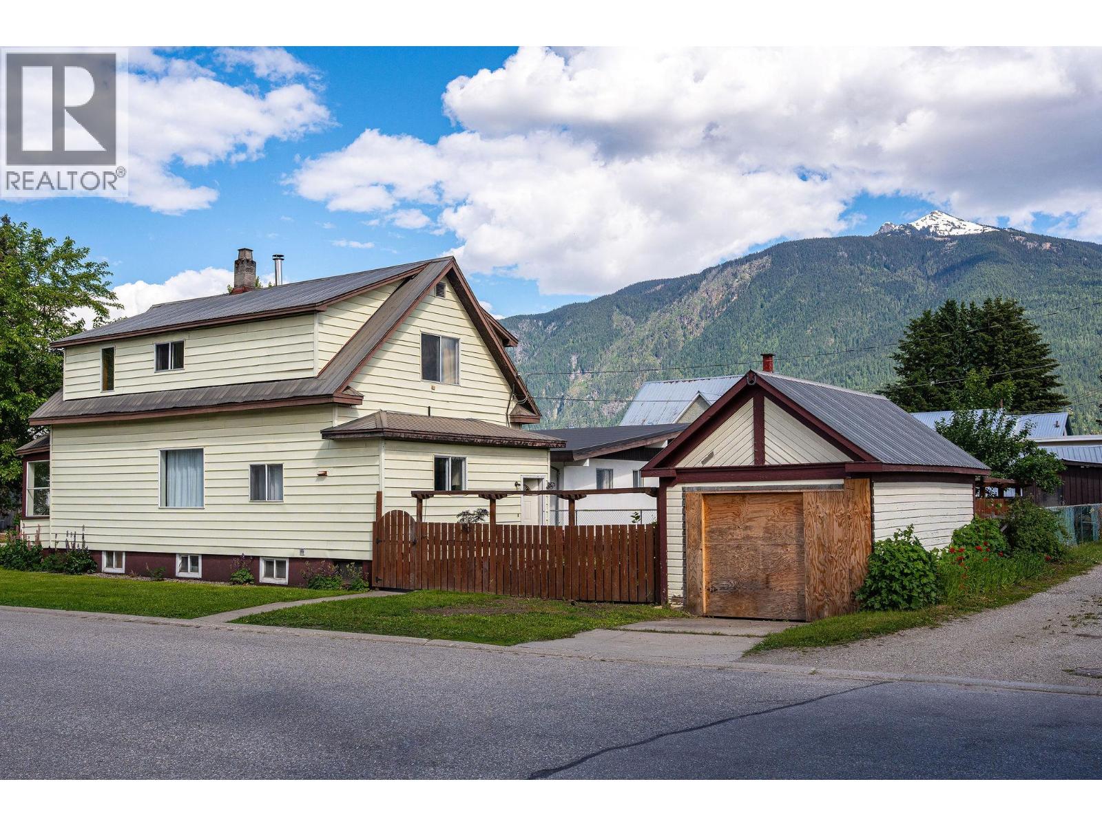 301 Third Street E, Revelstoke, British Columbia