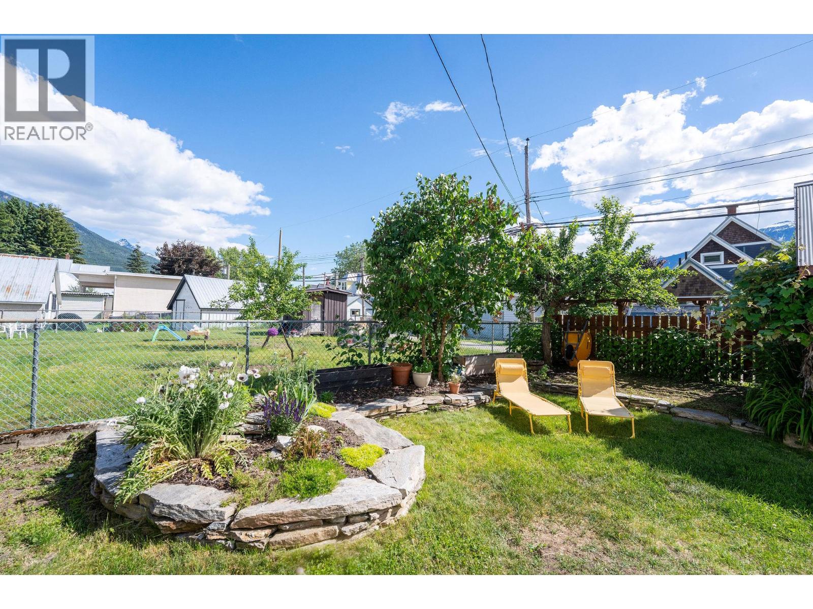 301 Third Street E, Revelstoke, British Columbia  V0E 2S0 - Photo 8 - 10380335