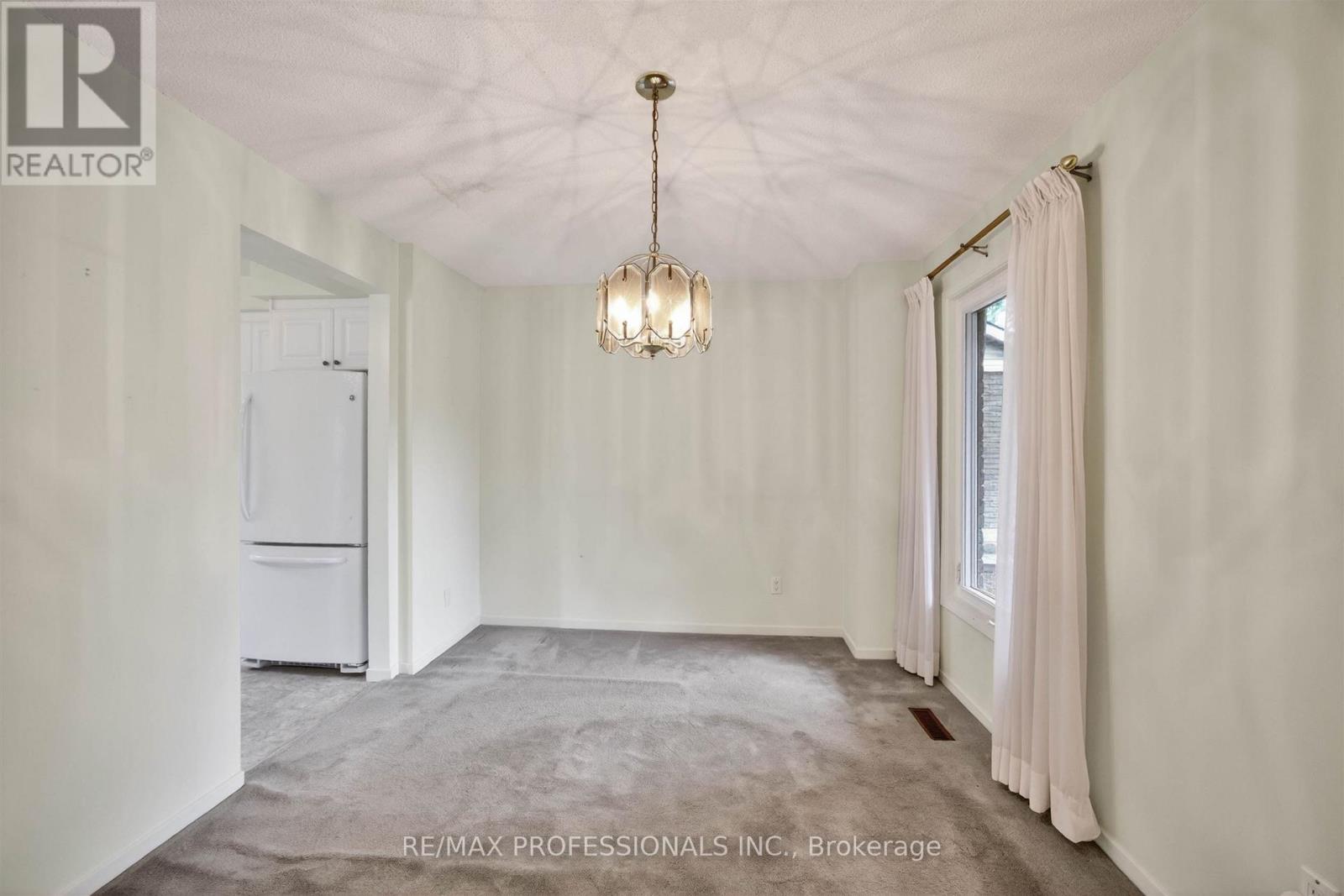 4 Bigham Crescent, Toronto, Ontario  M9C 5C6 - Photo 10 - W13443216
