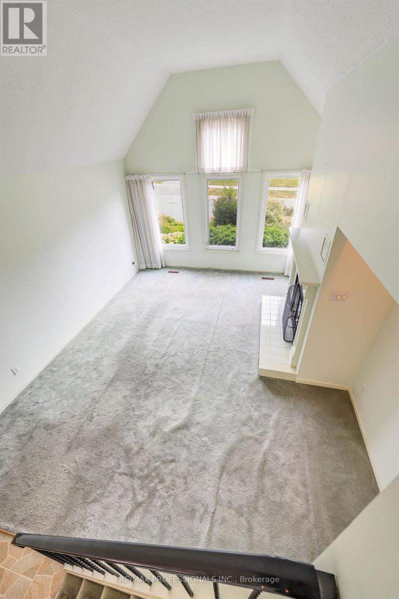 4 Bigham Crescent, Toronto, Ontario  M9C 5C6 - Photo 7 - W13443216