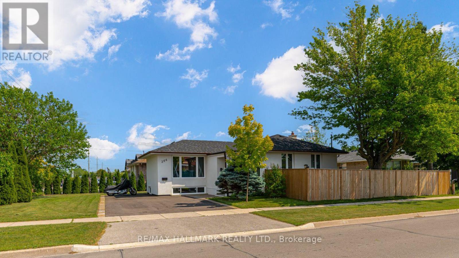 366 WILDWOOD DRIVE, Oakville, Ontario