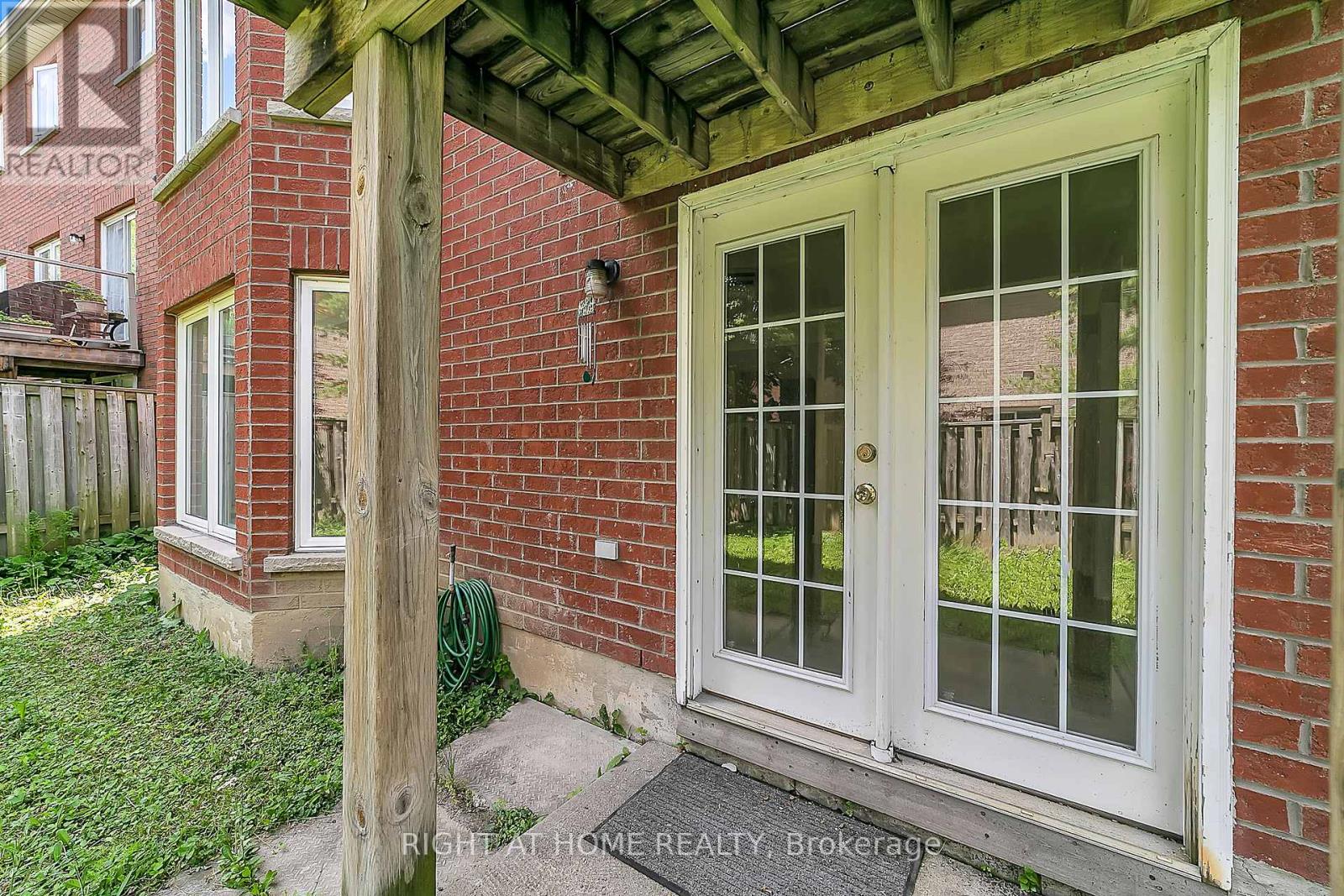 47 Medoc Place, Vaughan, Ontario L4J 8Y9 - Photo 3 - N13449196