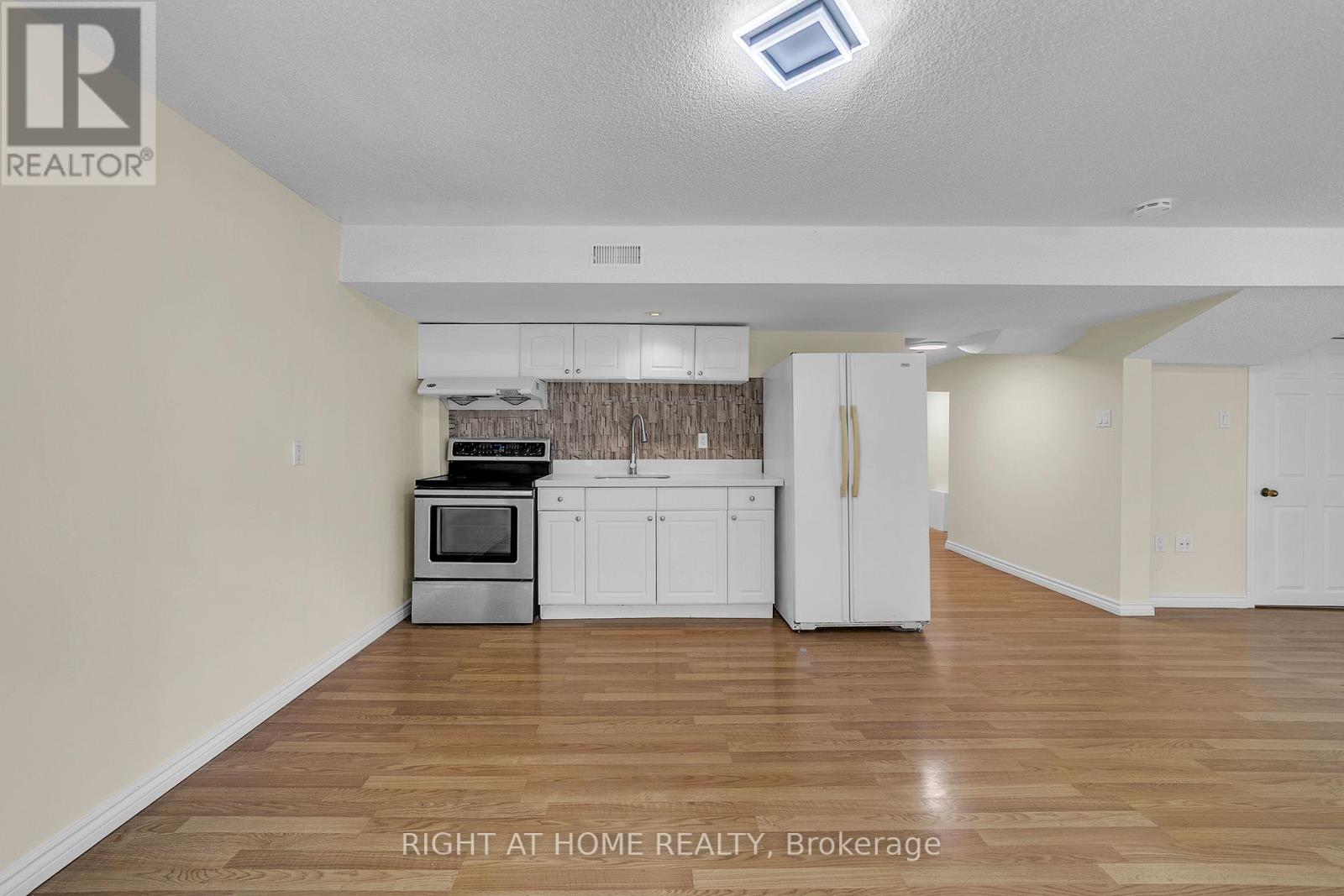 47 Medoc Place, Vaughan, Ontario L4J 8Y9 - Photo 9 - N13449196