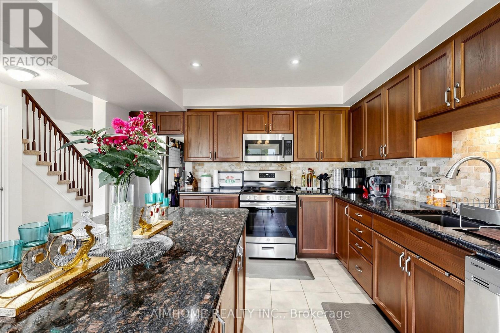 205 Huck Crescent, Kitchener, Ontario  N2N 0A3 - Photo 12 - X13449204