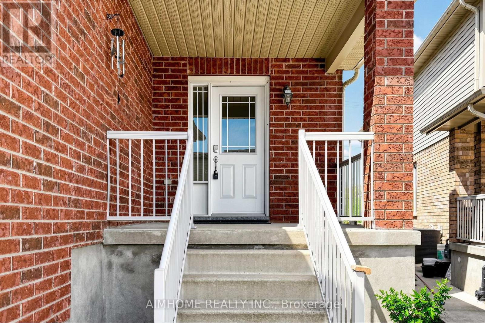 205 Huck Crescent, Kitchener, Ontario  N2N 0A3 - Photo 2 - X13449204