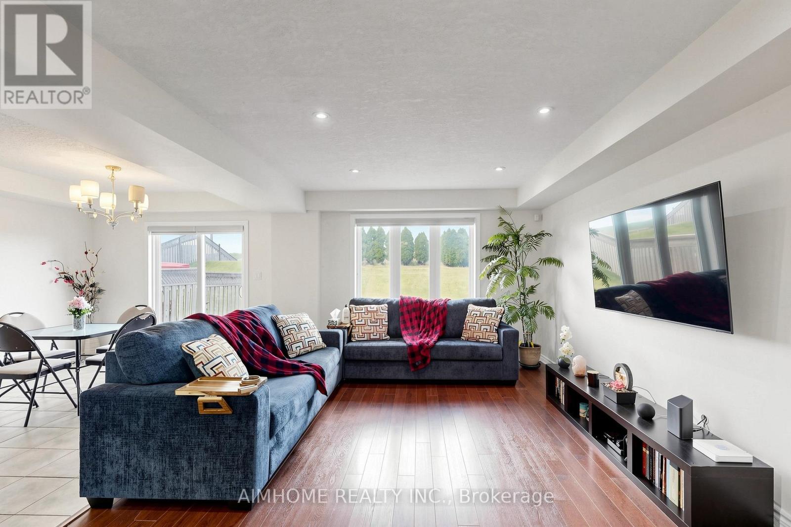 205 Huck Crescent, Kitchener, Ontario  N2N 0A3 - Photo 3 - X13449204