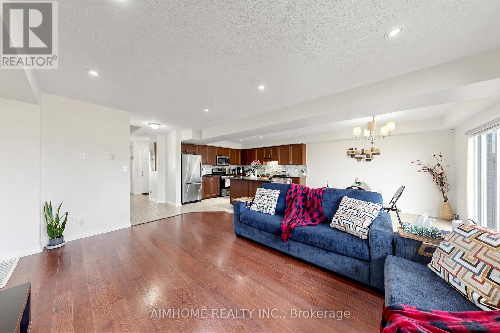 205 Huck Crescent, Kitchener, Ontario  N2N 0A3 - Photo 5 - X13449204