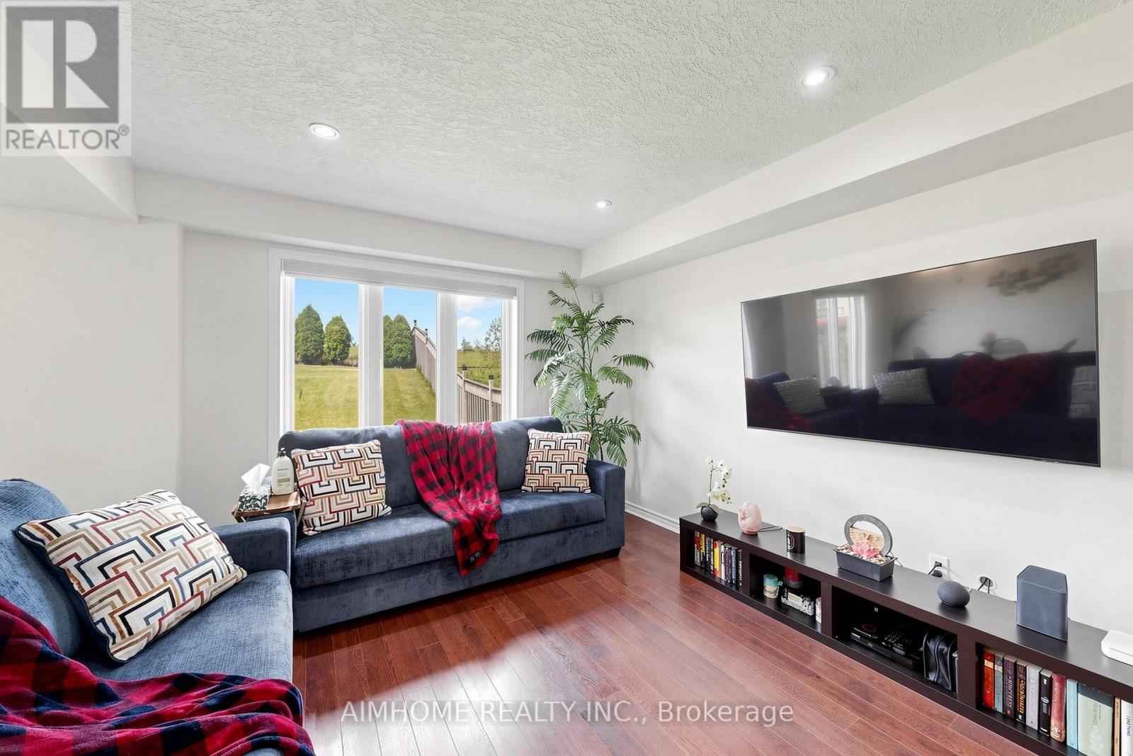 205 Huck Crescent, Kitchener, Ontario  N2N 0A3 - Photo 6 - X13449204