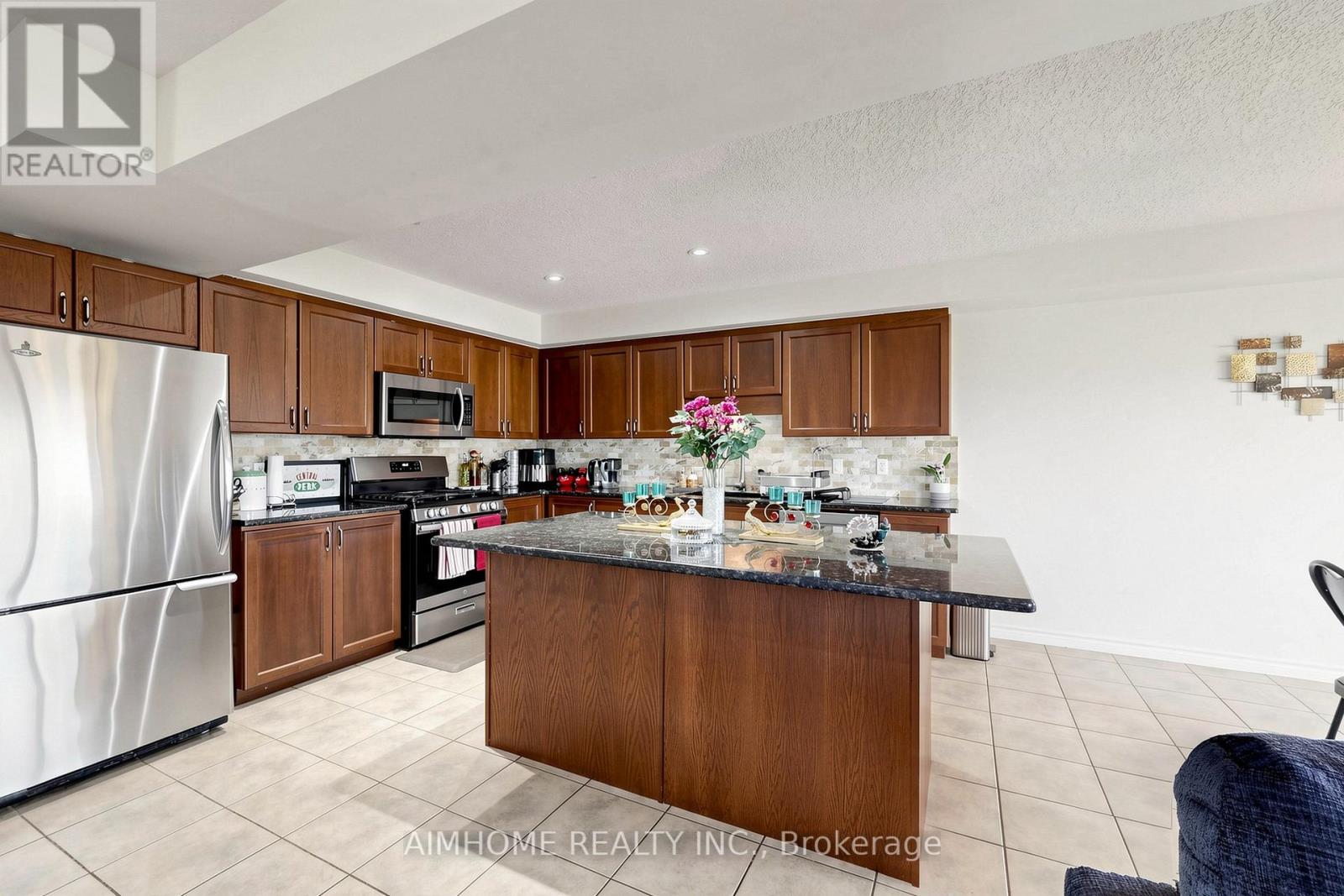 205 Huck Crescent, Kitchener, Ontario  N2N 0A3 - Photo 8 - X13449204