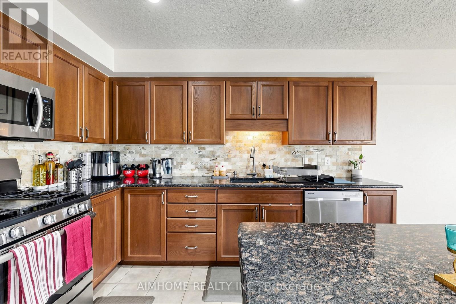 205 Huck Crescent, Kitchener, Ontario  N2N 0A3 - Photo 9 - X13449204
