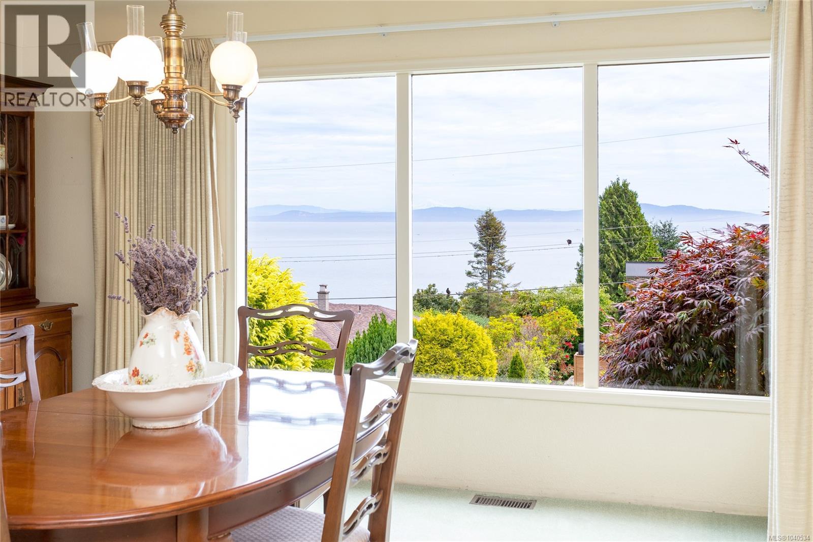922 Claremont Ave, Saanich, British Columbia  V8Z 2G4 - Photo 13 - 1040534