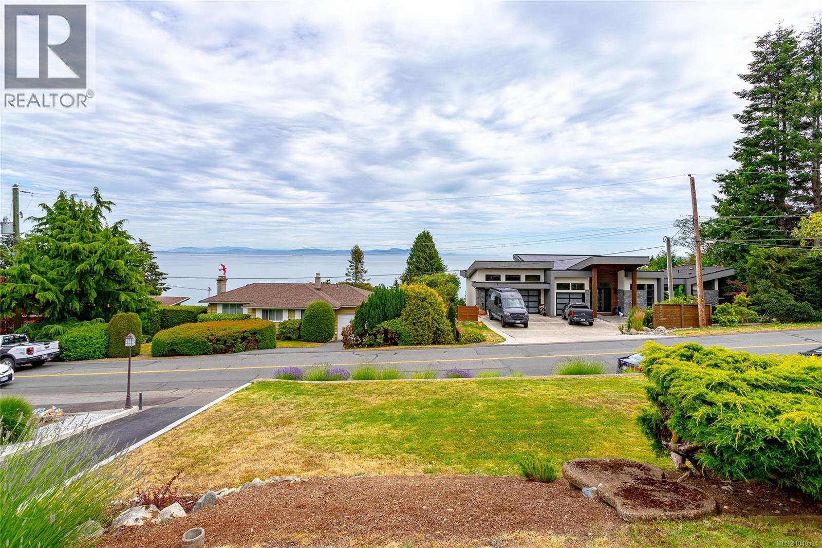 922 Claremont Ave, Saanich, British Columbia  V8Z 2G4 - Photo 5 - 1040534