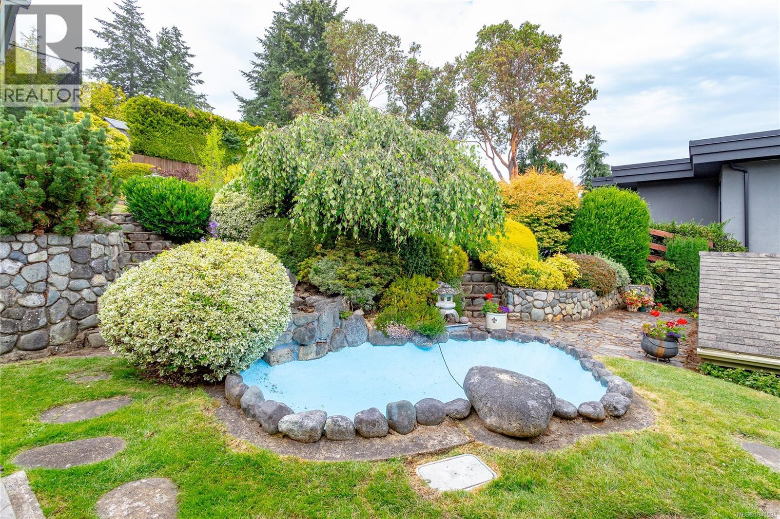 922 Claremont Ave, Saanich, British Columbia  V8Z 2G4 - Photo 37 - 1040534