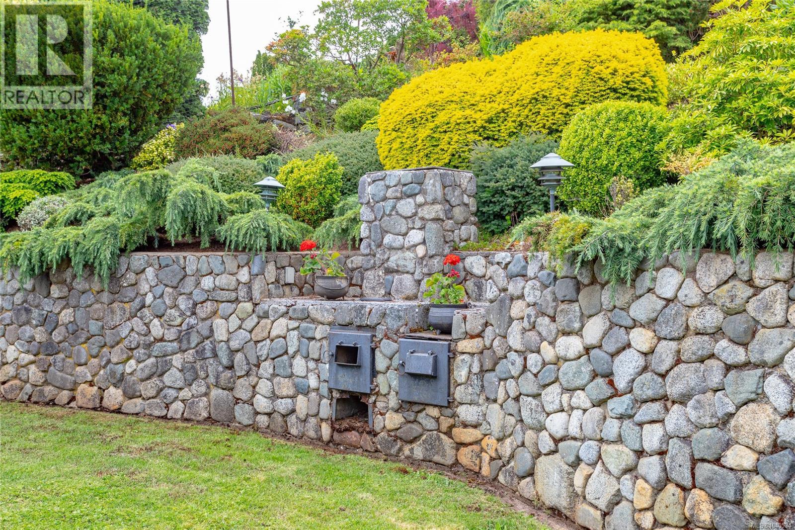 922 Claremont Ave, Saanich, British Columbia  V8Z 2G4 - Photo 36 - 1040534