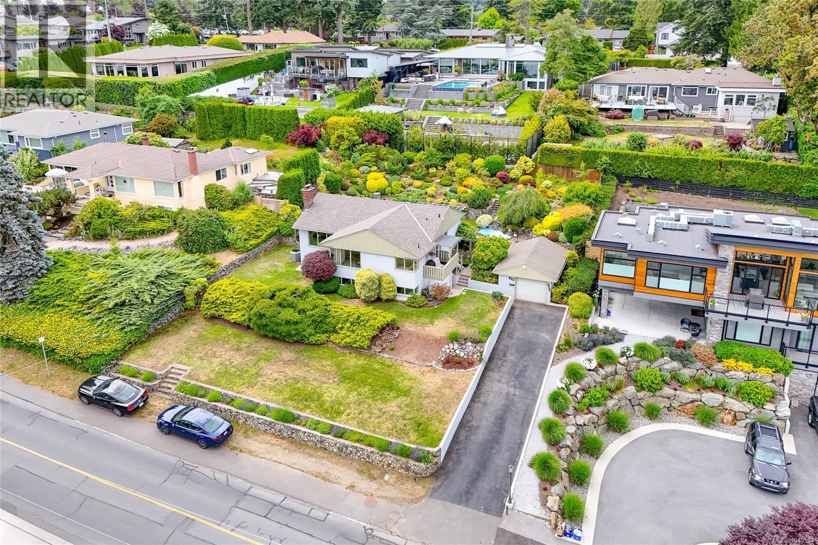 922 Claremont Ave, Saanich, British Columbia  V8Z 2G4 - Photo 42 - 1040534