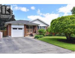 7 MONARCH Court, Dundas, Ontario