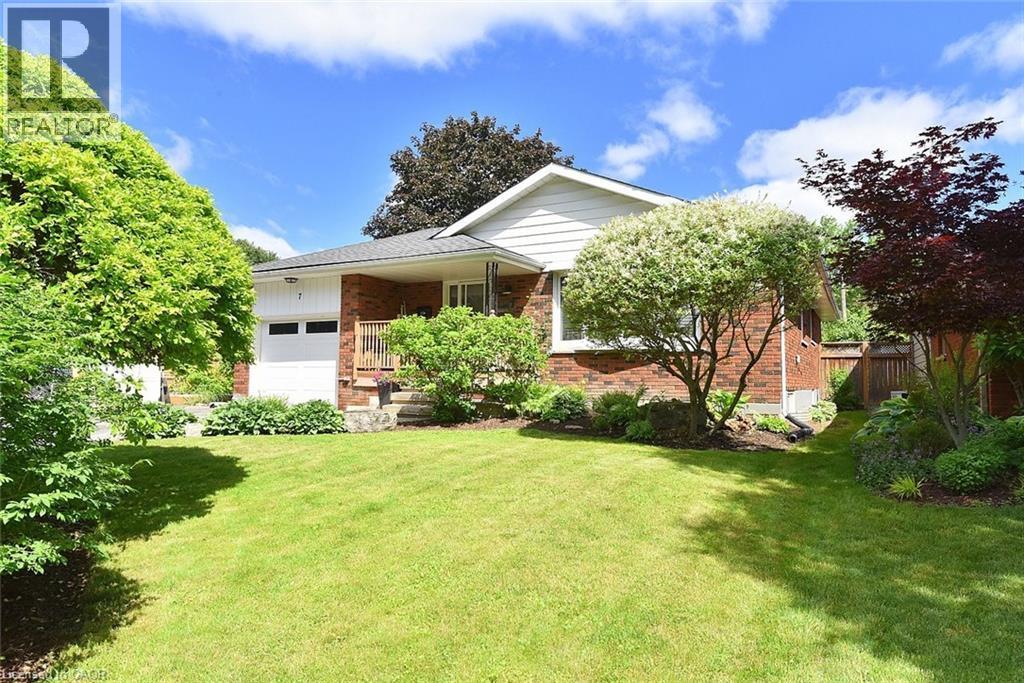 7 Monarch Court, Dundas, Ontario  L9H 3W2 - Photo 2 - 40839746