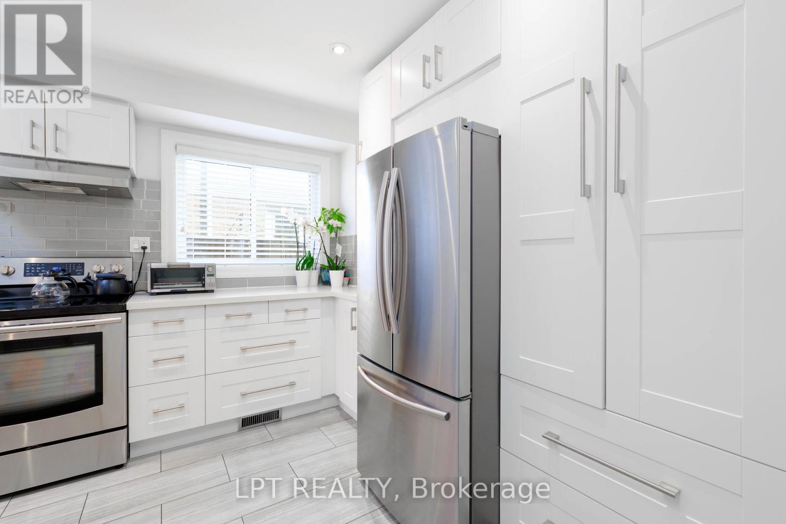 6 Odin Crescent, Aurora, Ontario  L4G 3T4 - Photo 12 - N13449266